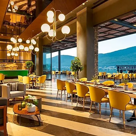 Hotel Lujo Art &joy 5*
