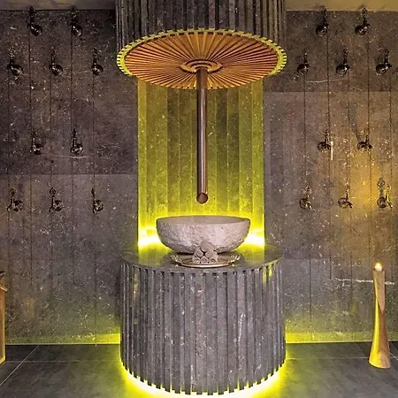 Hotel Lujo Art &joy 5*